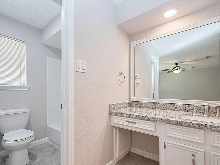 2606 Lexington Woods Dr — Photo 34