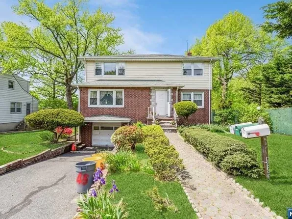545 5th St, Palisades Park, NJ 07650