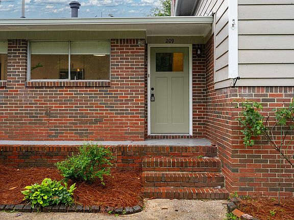 4th image of 209 Hillwood Dr