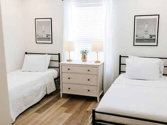 5th image of 129 N Peter St