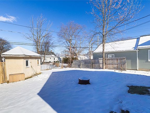 4th image of 300 Mosley Rd