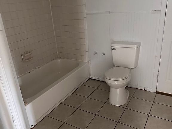3rd image of 932 Linden Ave