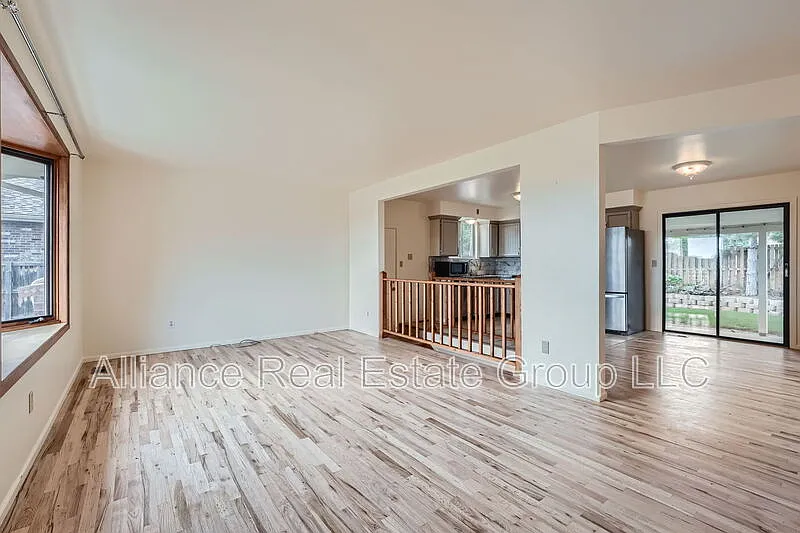 4 bed, 3.0 bath, 2430 sqft, $3,200 — Photo 3