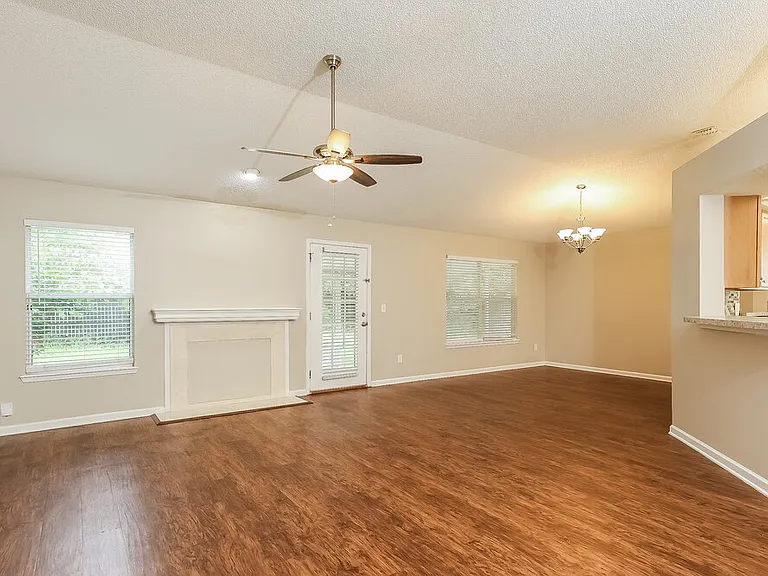 338 Wildberry Ct — Photo 4