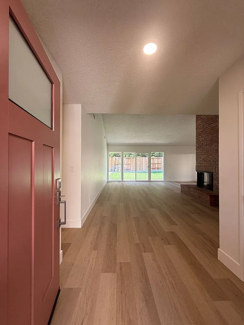Beautifully Updated Village Hills Single Story Home in Orcutt w/RV Access/Storage — Photo 4