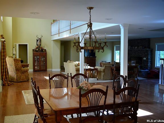 4th image of 89 Glen Ave