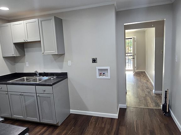 4th image of 2660 Supreme Ave