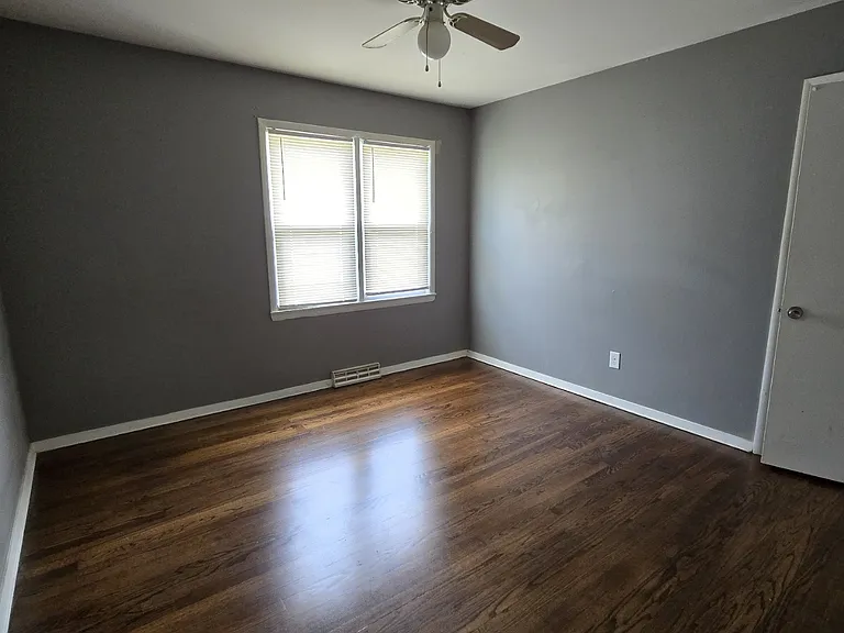 807 SW 6th St — Photo 13