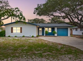 1907 Johnson Ave, Rockport, TX 78382