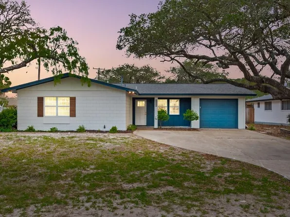 1907 Johnson Ave, Rockport, TX 78382