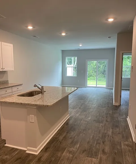 129 Hoffman Park Dr — Photo 8