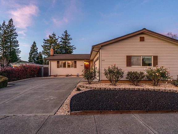 5th image of 1477 Russell Avenue