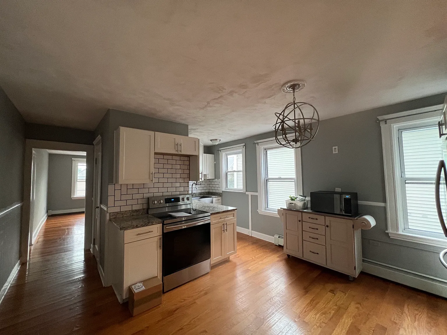 3 bed, 1000 sqft, $2,800 — Photo 1