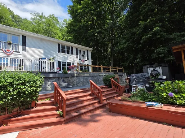 112 Woodbine St #1, Naugatuck, CT 06770