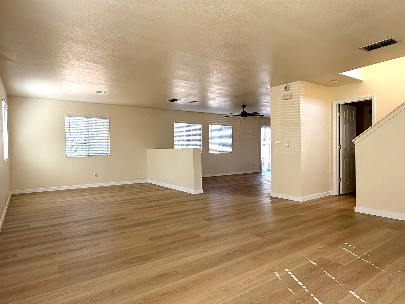 3 bed, 2.5 bath, 2249 sqft, $2,950 — Photo 3