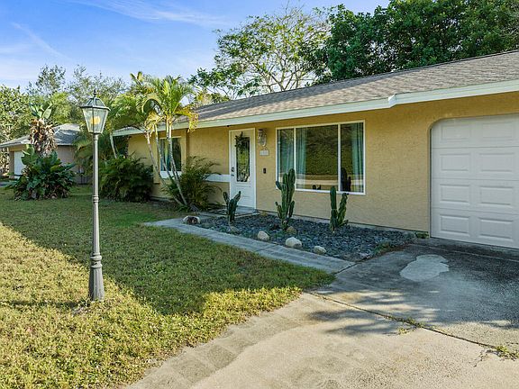 4th image of 1085 SW Highland Drive SW