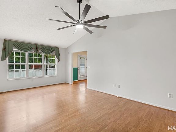 4th image of 904 Woodland Dr