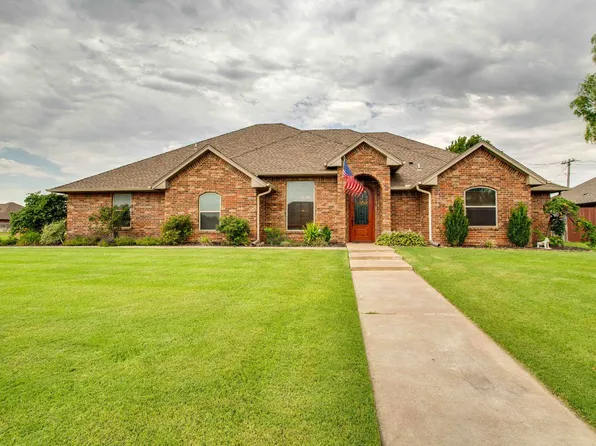 2002 Day Break Ln, Enid, OK 73703