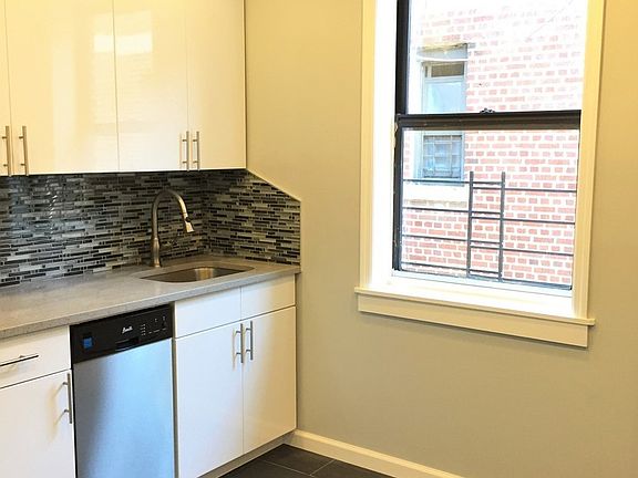 4th image of 558 Parkside Ave #4F