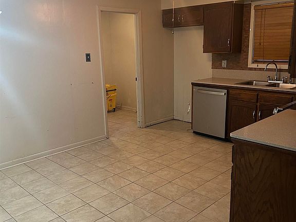 3rd image of 105 Briarwood Dr