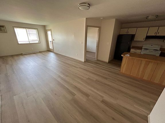 2nd image of 25 Bluemound Ct #4