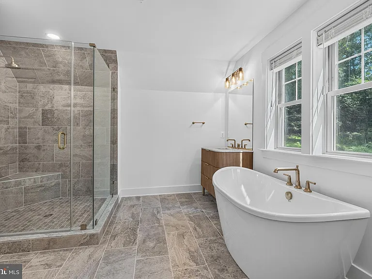 1490 Thurston Rd — Photo 24