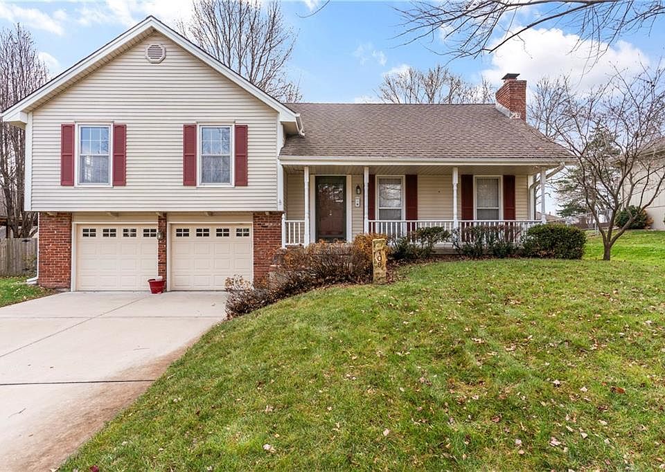 1st image of 709 NE Cambridge Dr
