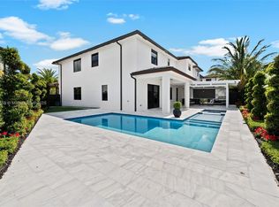 8862 NW 154th Ter, Miami Lakes, FL 33018