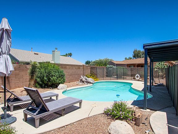 2nd image of 1480 W Canyon Shadows Ln