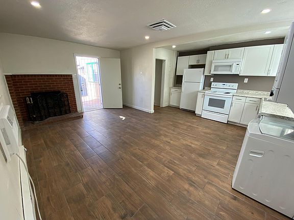 3rd image of 1604 Gold Ave SE APT B