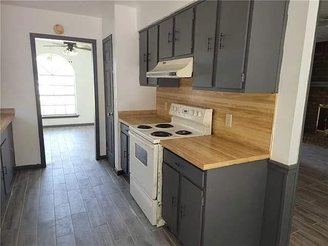 212 Dianne Dr — Photo 3