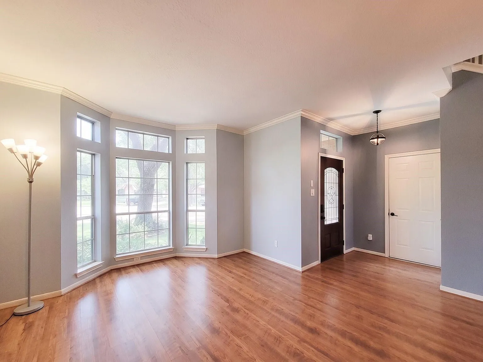 4 bed, 2.5 bath, 2049 sqft, $3,200 — Photo 4