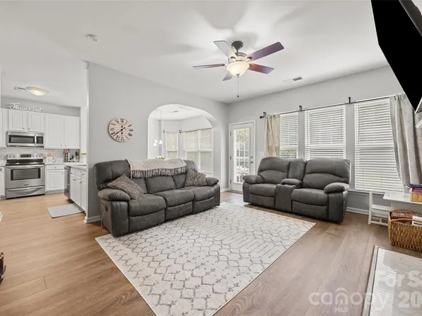 10216 Old Carolina Dr, Charlotte, NC 28214