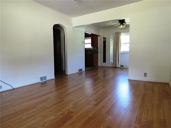 3rd image of 413 Sloan Ave
