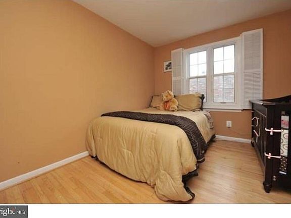 3rd image of 1726 Bainbridge St #B