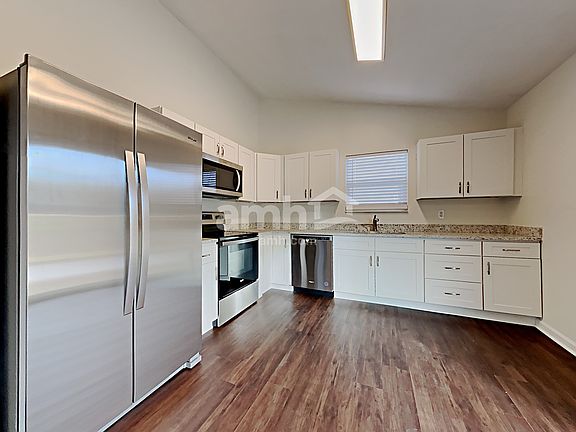 3rd image of 770 Kingston Cir