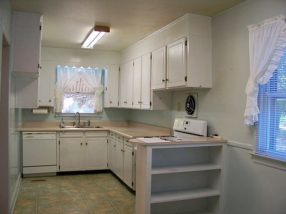 3rd image of 1074 Laurens St NW