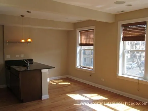 1640 W Grace St, Chicago, IL 60613