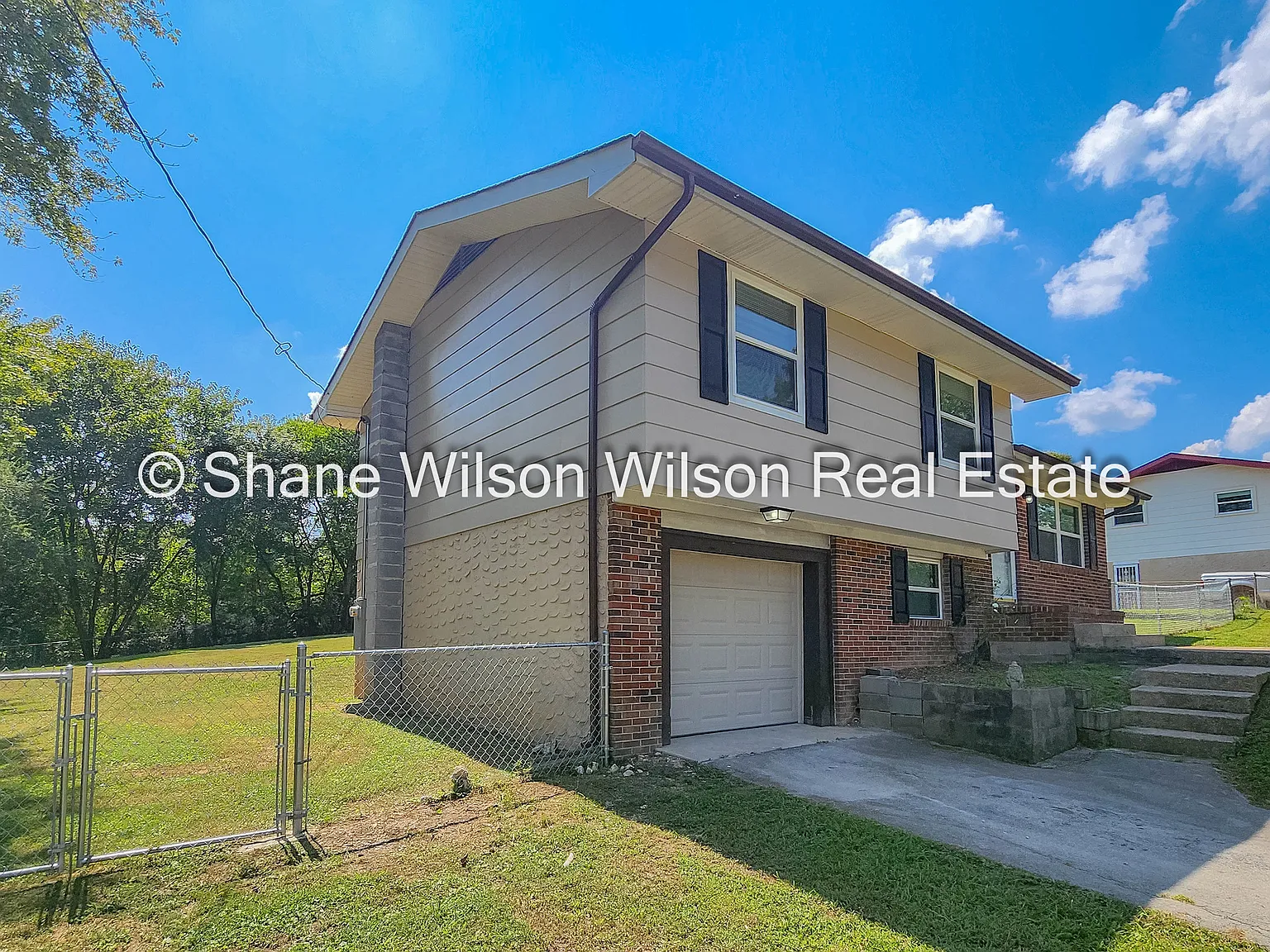 3 bed, 1.5 bath, 1320 sqft, $1,649 — Photo 2