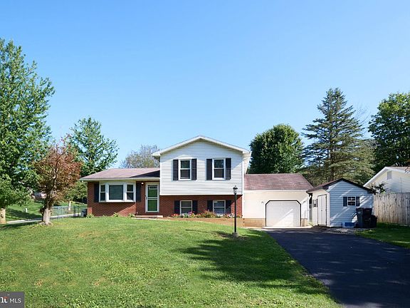 2nd image of 136 Creekside Dr