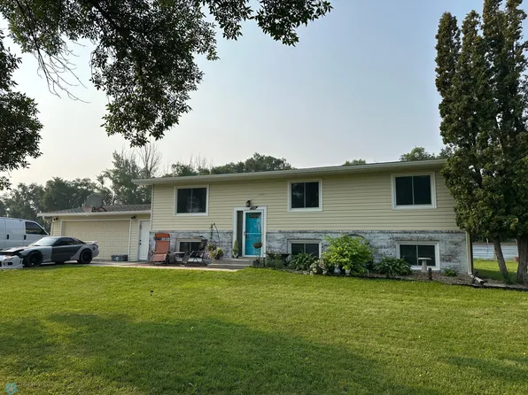 1301 62nd Ave N, Moorhead, MN 56560