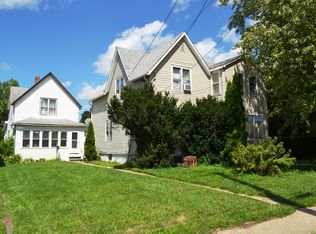 907 Oak St, Dekalb, IL 60115