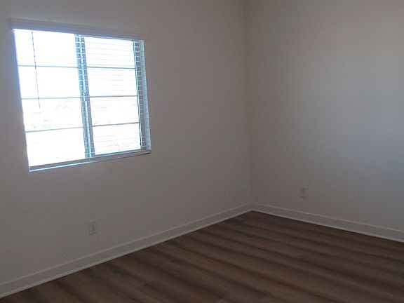 2nd image of 991 E Penny Ln