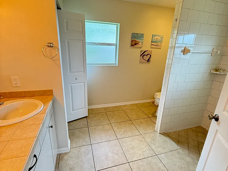 Spacious primary bath