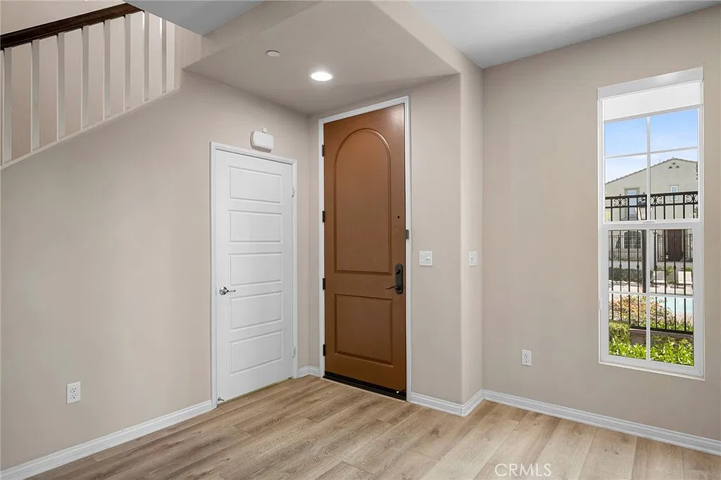4 bed, 1710 sqft, $5,200 — Photo 3
