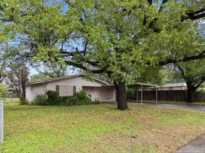 521 4th, Uvalde, TX, 78801