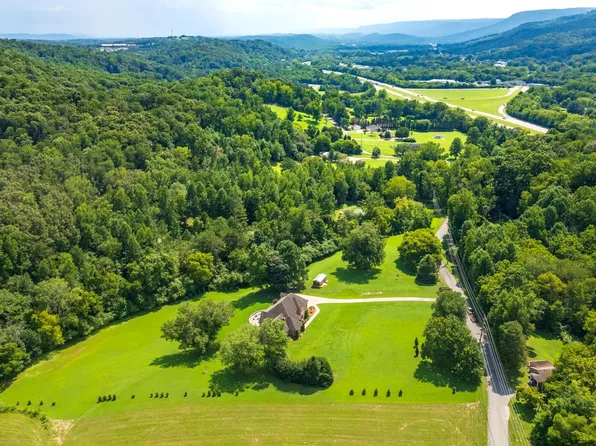 10280 Card Rd, Soddy Daisy, TN 37379