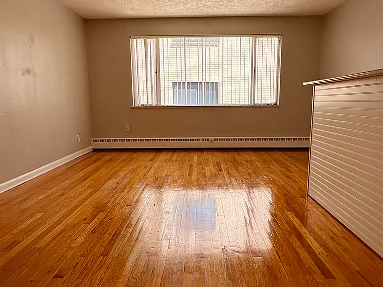 Corona Manor Apartments — Photo 22