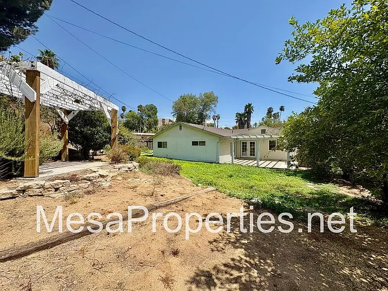 561 Spruce St — Photo 6