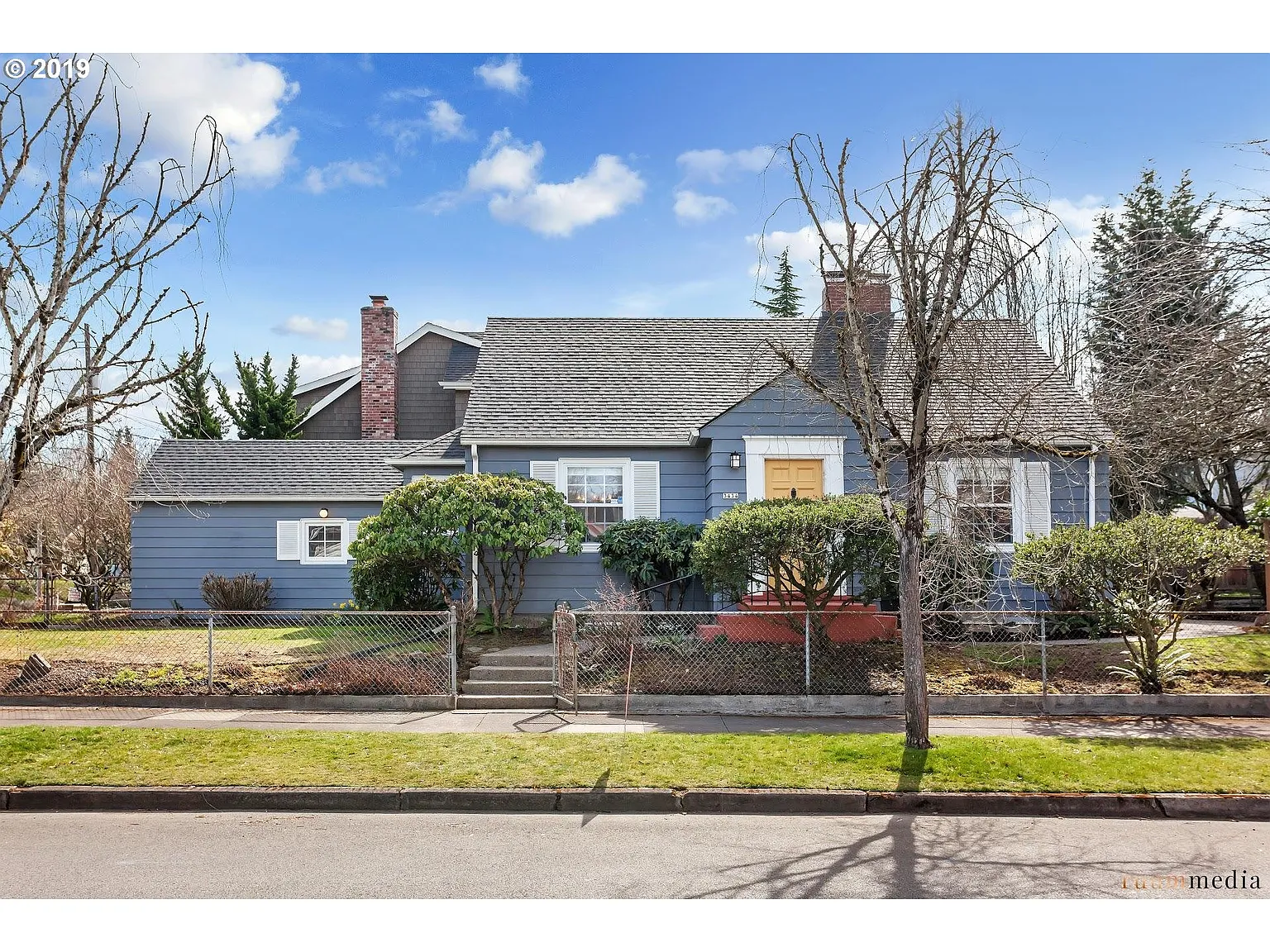 3434 NE Stanton St photo 1